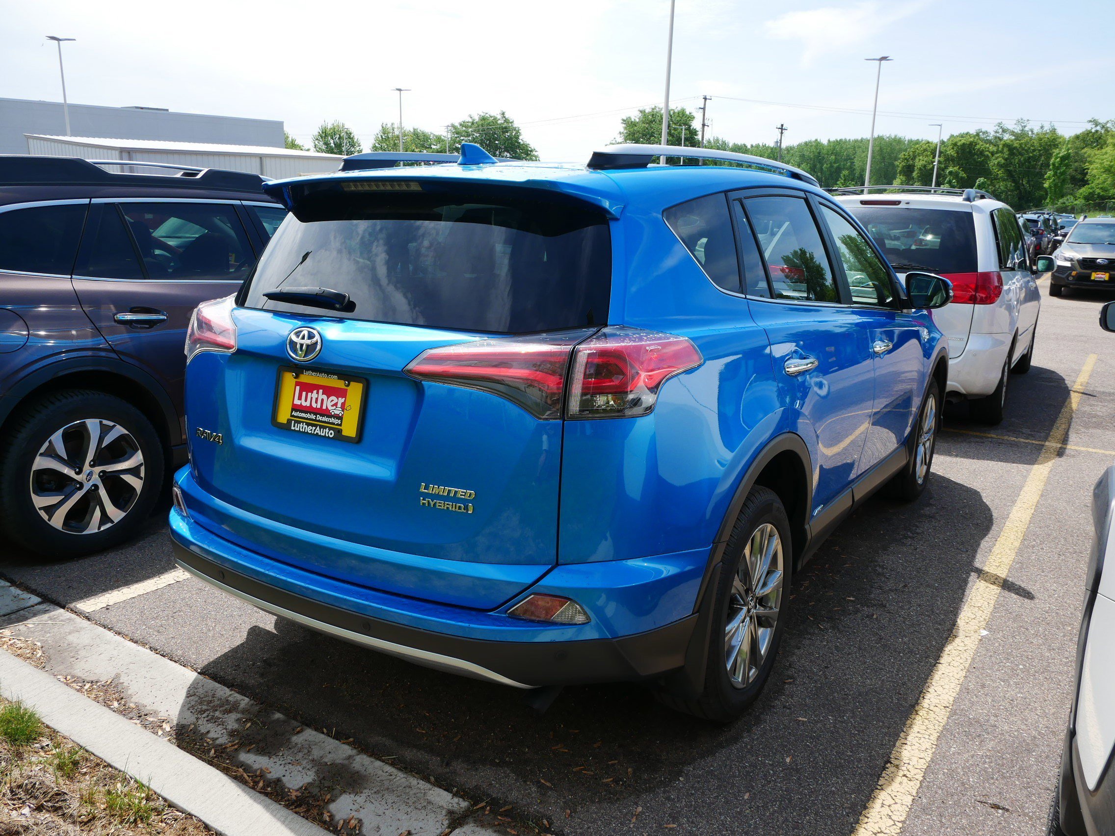 Used 2017 Toyota RAV4 Limited w/ Carpet Mat Package AWD/4WD image 4