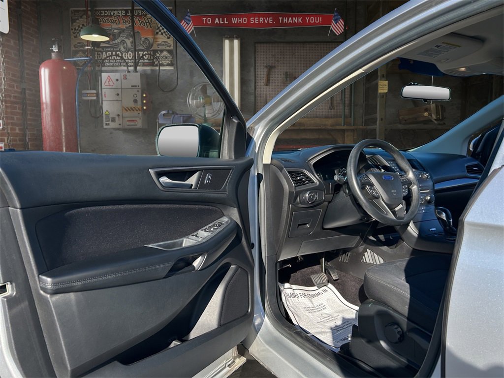 Used 2016 Ford Edge SE image 16