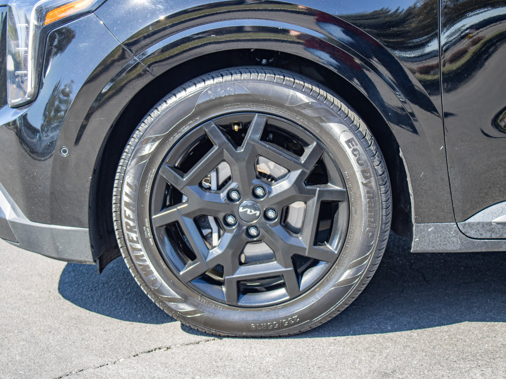 Used 2025 Kia Carnival SX w/ SX Dark Edition Package FWD image 5