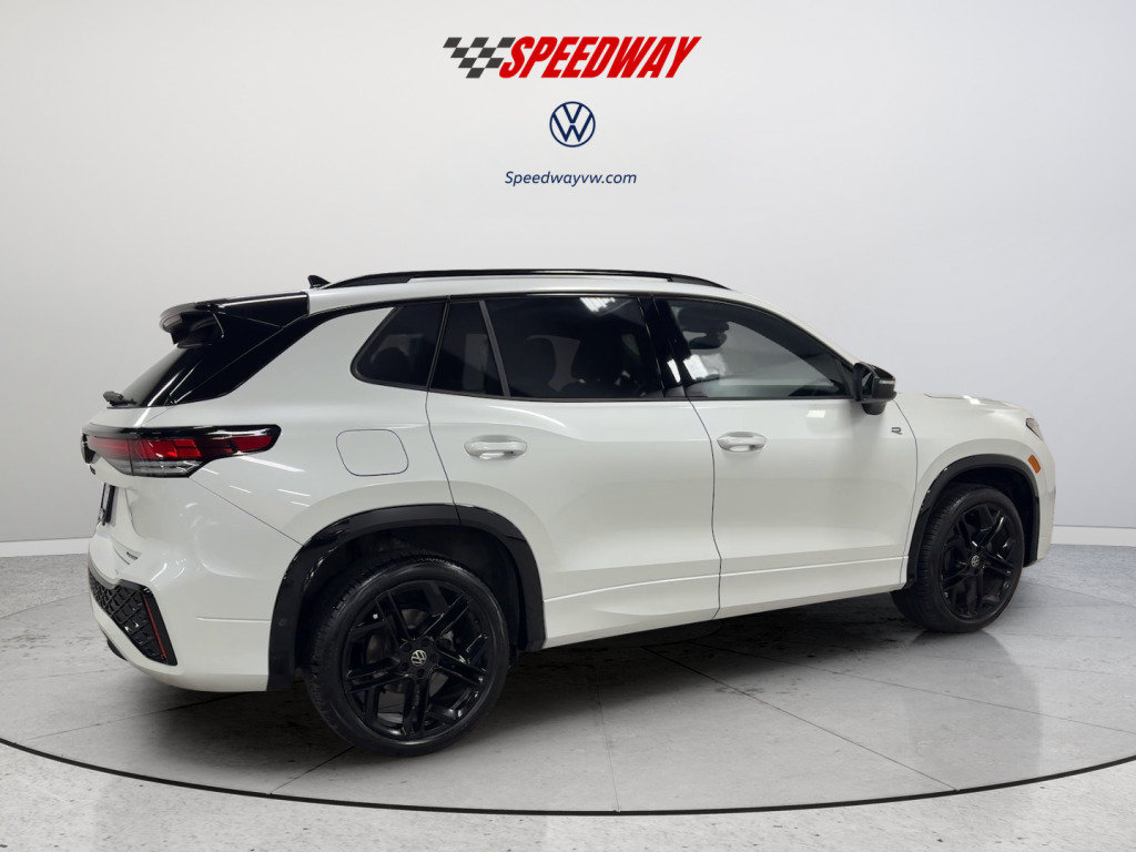 Certified 2025 Volkswagen Tiguan SE R-Line AWD/4WD image 5