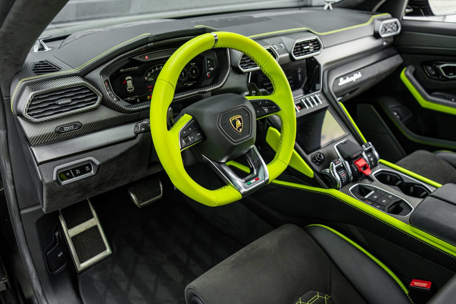 Used 2022 Lamborghini Urus AWD/4WD image 29