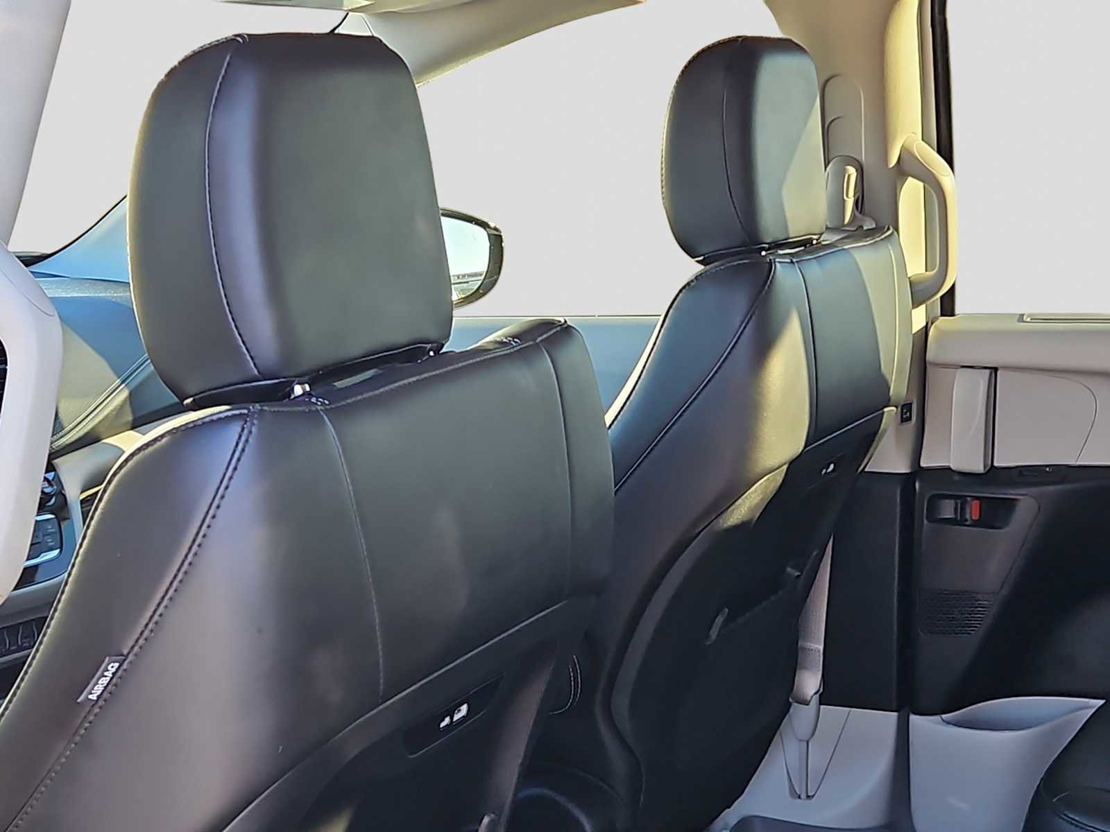 Used 2024 Chrysler Pacifica Touring-L image 14