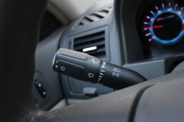 Used 2011 Ford Fusion SE FWD image 10