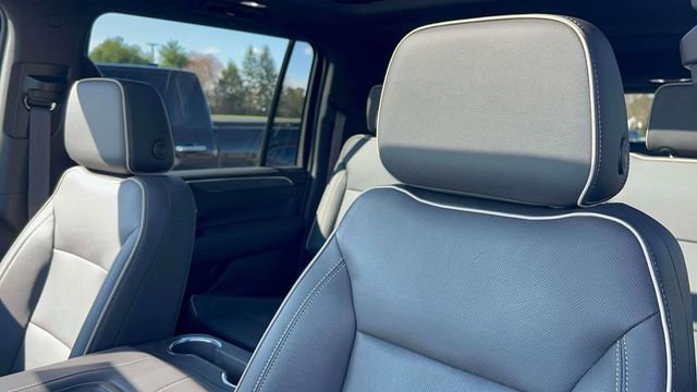 Used 2023 GMC Yukon XL SLT image 18
