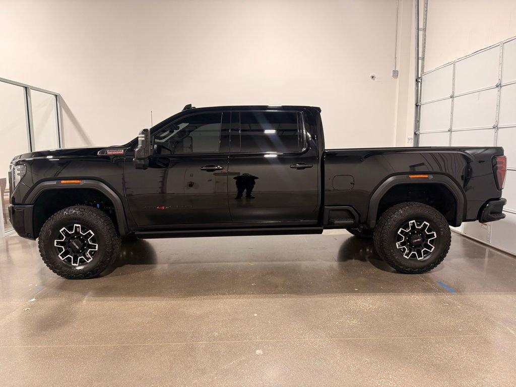 Used 2025 GMC Sierra 2500 AT4X image 8