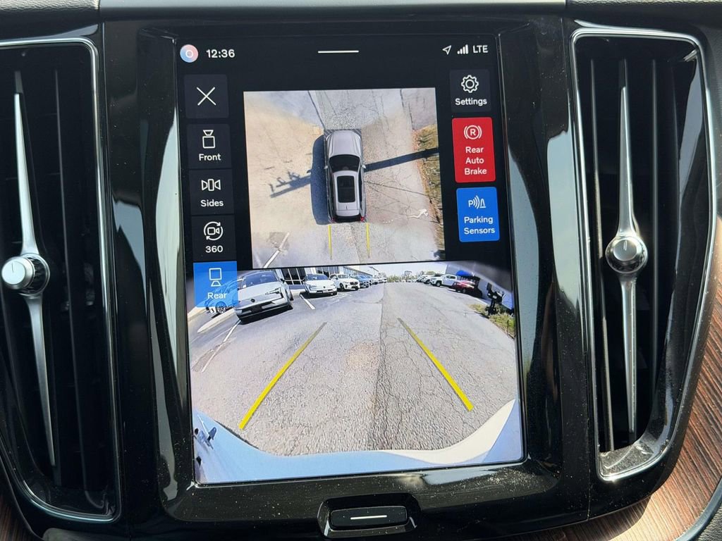 Used 2024 Volvo XC60 B5 Plus w/ Climate Package image 4