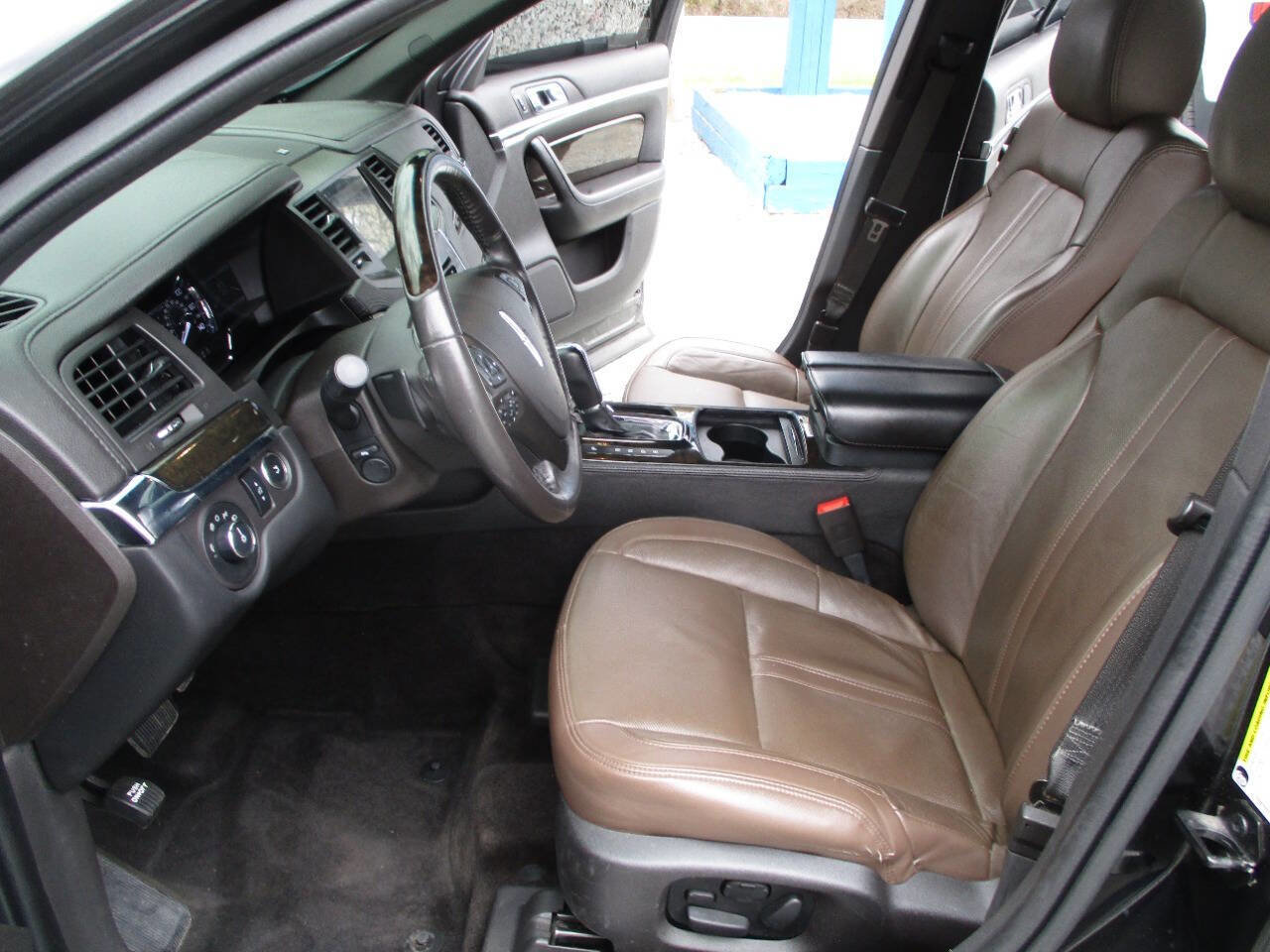 Used 2016 Lincoln MKS AWD w/ Equipment Group 101A image 22