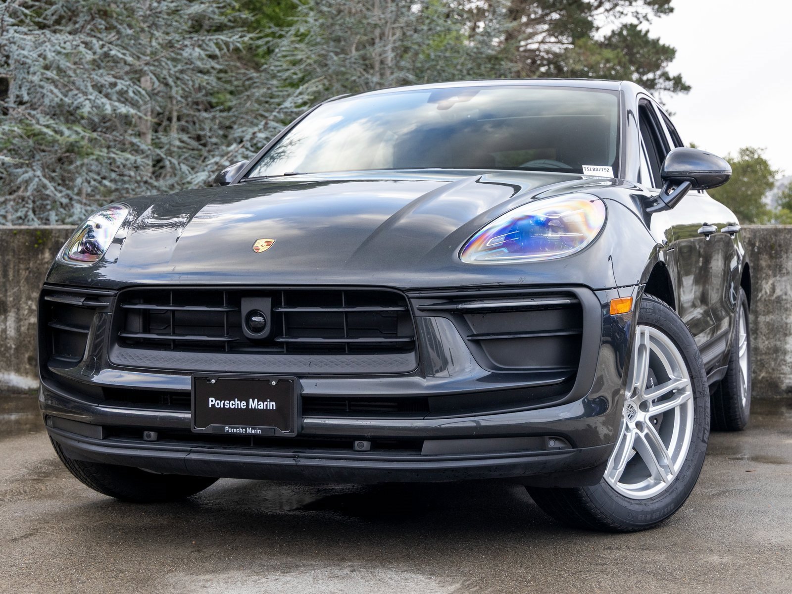 Certified 2025 Porsche Macan image 7