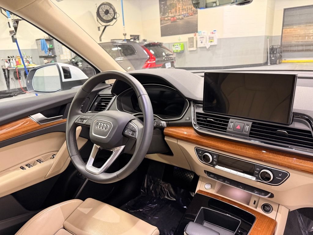 Used 2023 Audi Q5 e Premium w/ Convenience Package AWD/4WD image 31