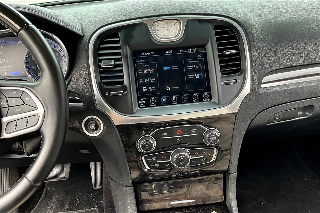 Used 2018 Chrysler 300 Limited image 29