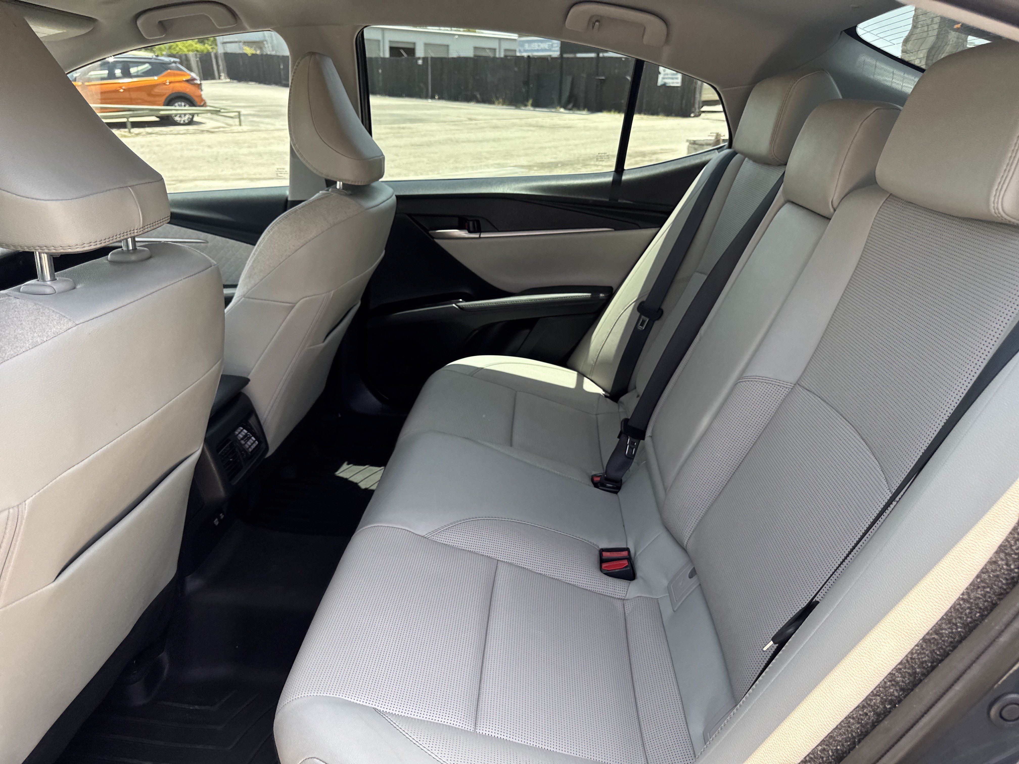 Used 2025 Toyota Camry XLE FWD image 26