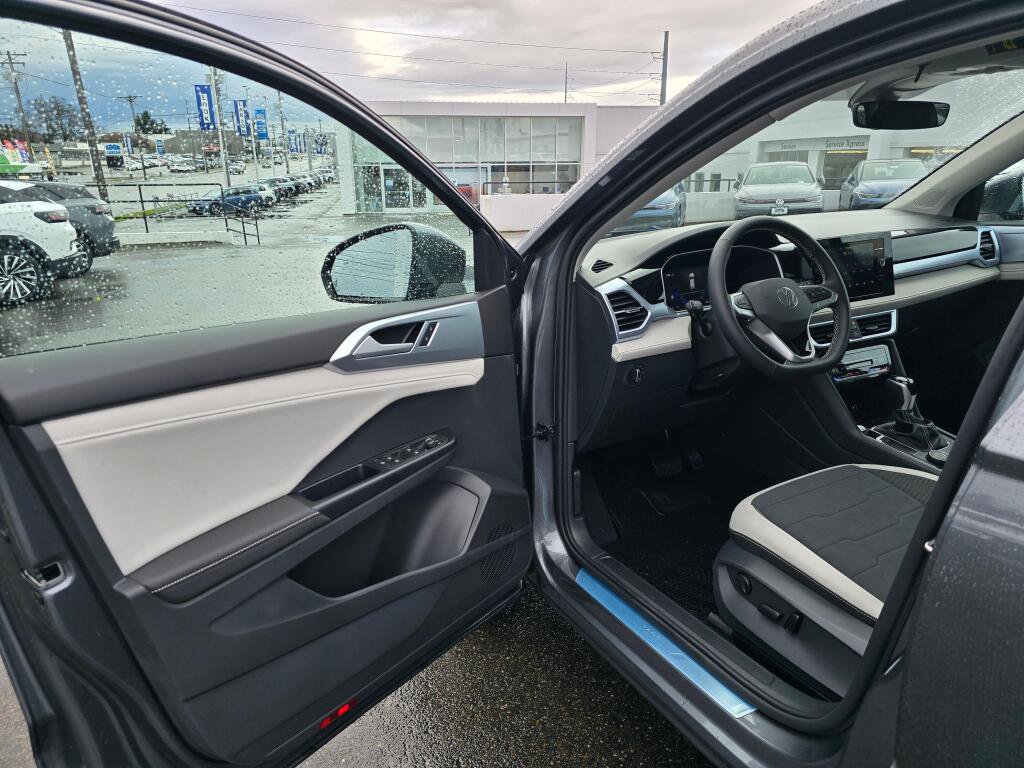 New 2026 Volkswagen Taos SE image 35