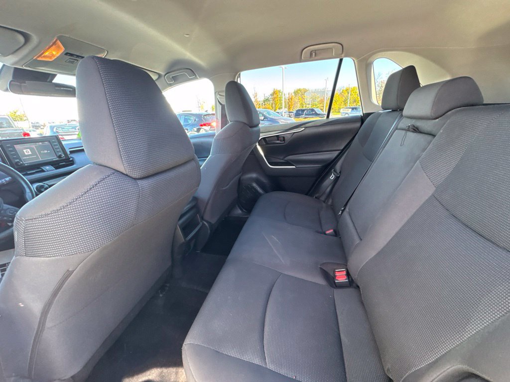 Used 2020 Toyota RAV4 LE FWD image 15