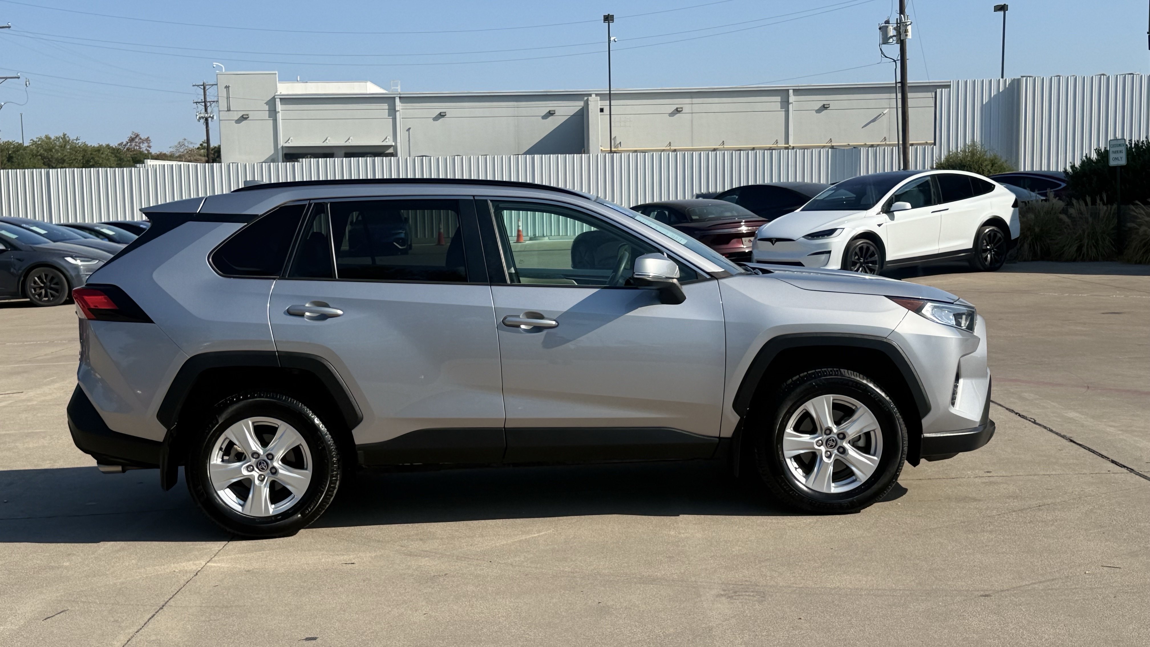 Used 2021 Toyota RAV4 XLE AWD/4WD image 8