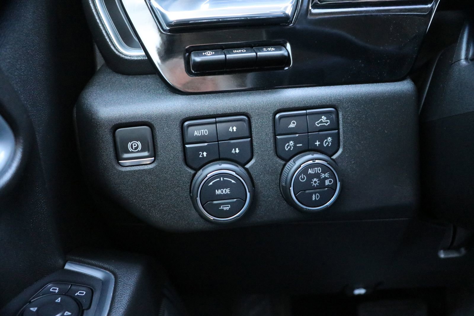 Used 2025 Chevrolet Silverado 2500 LTZ w/ LTZ Premium Package image 12