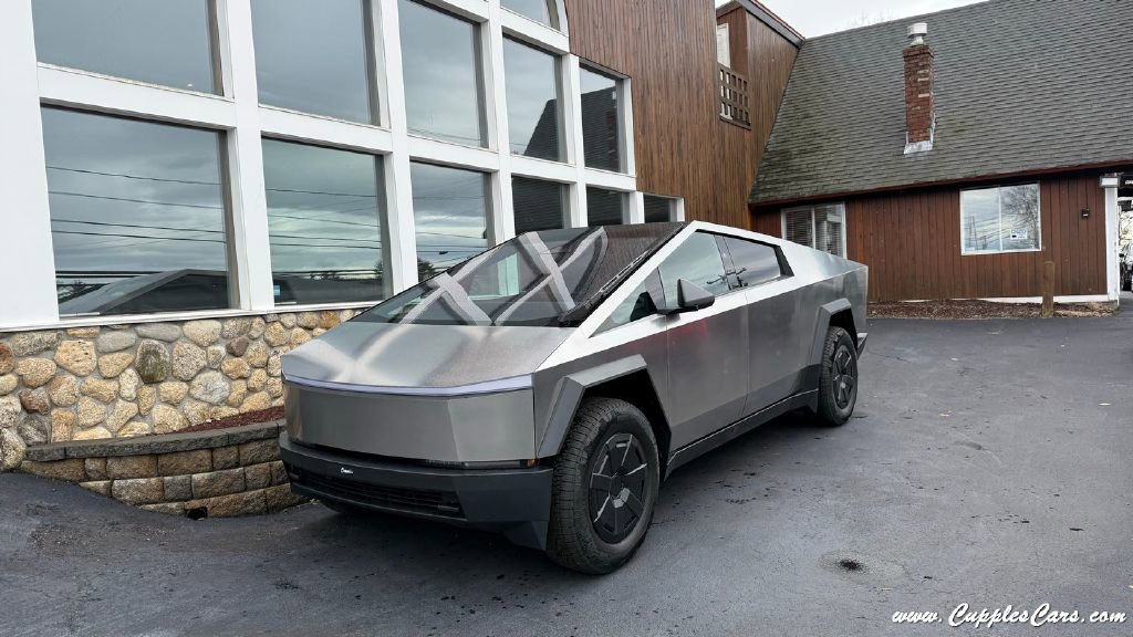 Used 2025 Tesla Cybertruck AWD Crew Cab image 29