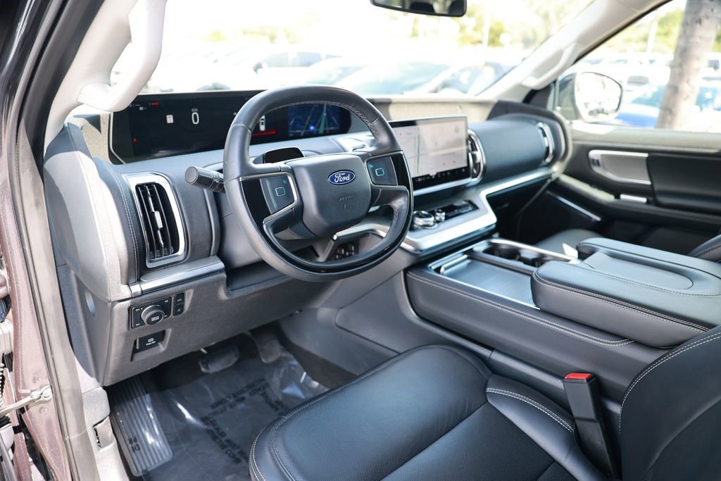 Used 2025 Ford Expedition Platinum w/ Driver's Package image 14