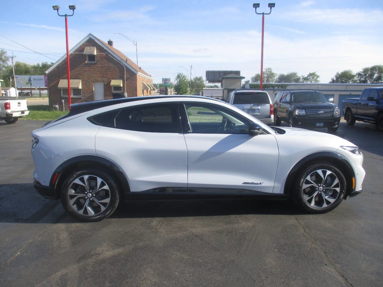 Used 2022 Ford Mustang Mach-E Premium image 9