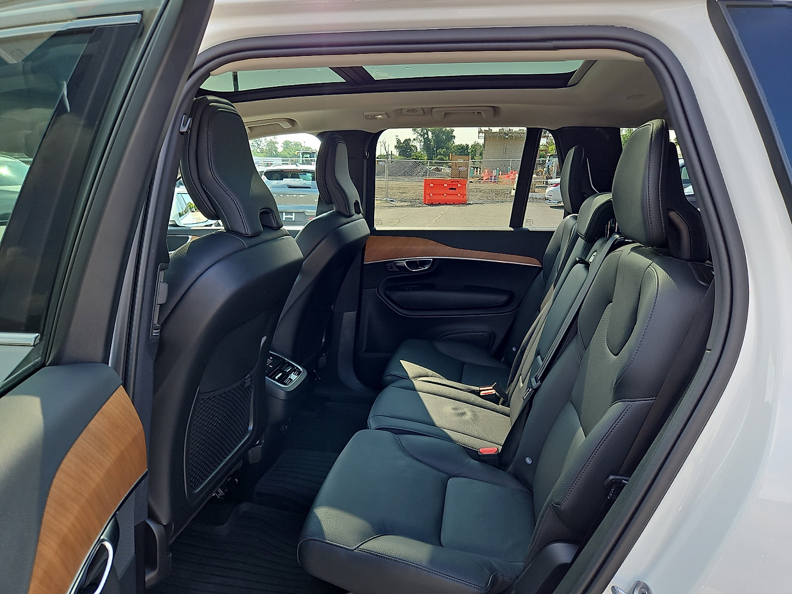 Used 2025 Volvo XC90 B6 Core AWD/4WD image 10
