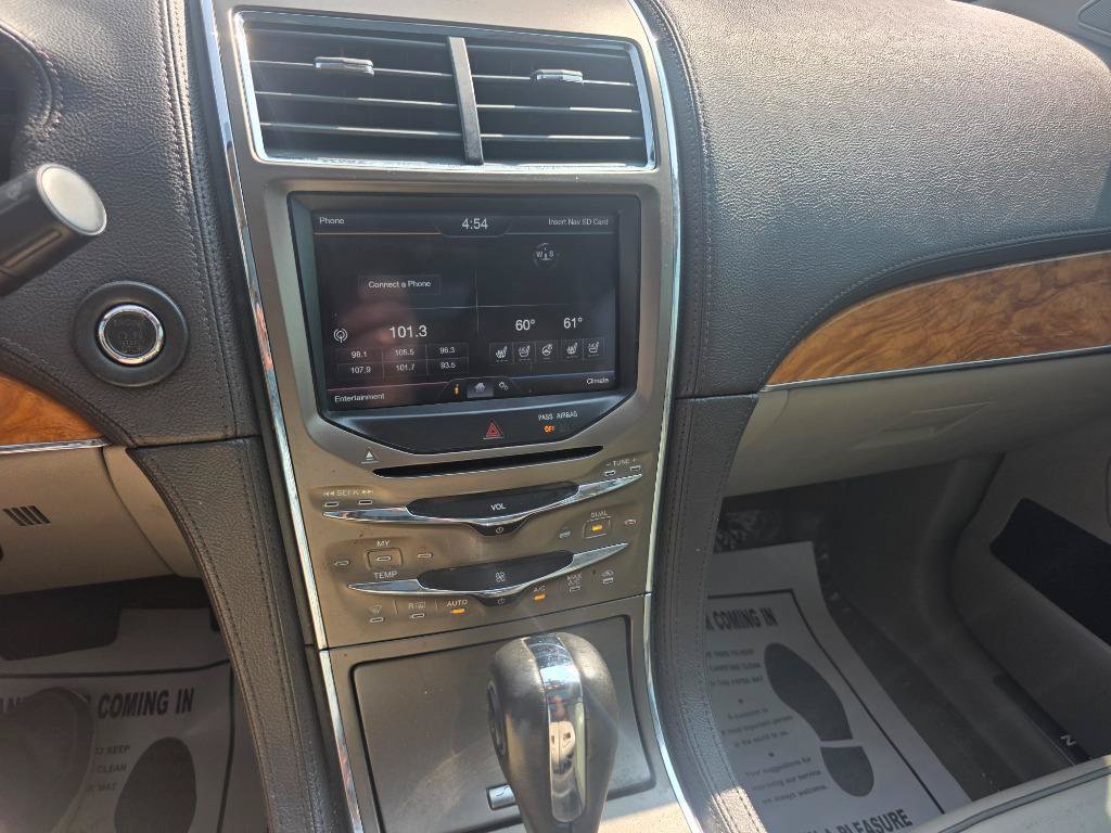 Used 2012 Lincoln MKX FWD image 17
