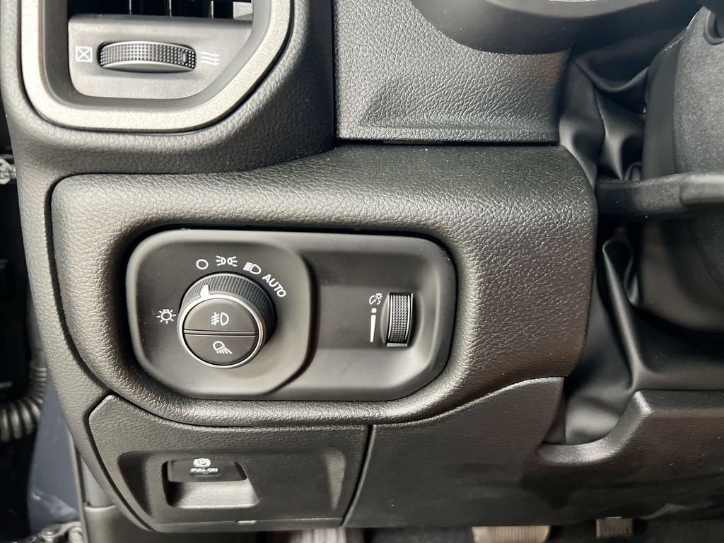 New 2026 RAM 1500 Express AWD/4WD image 18