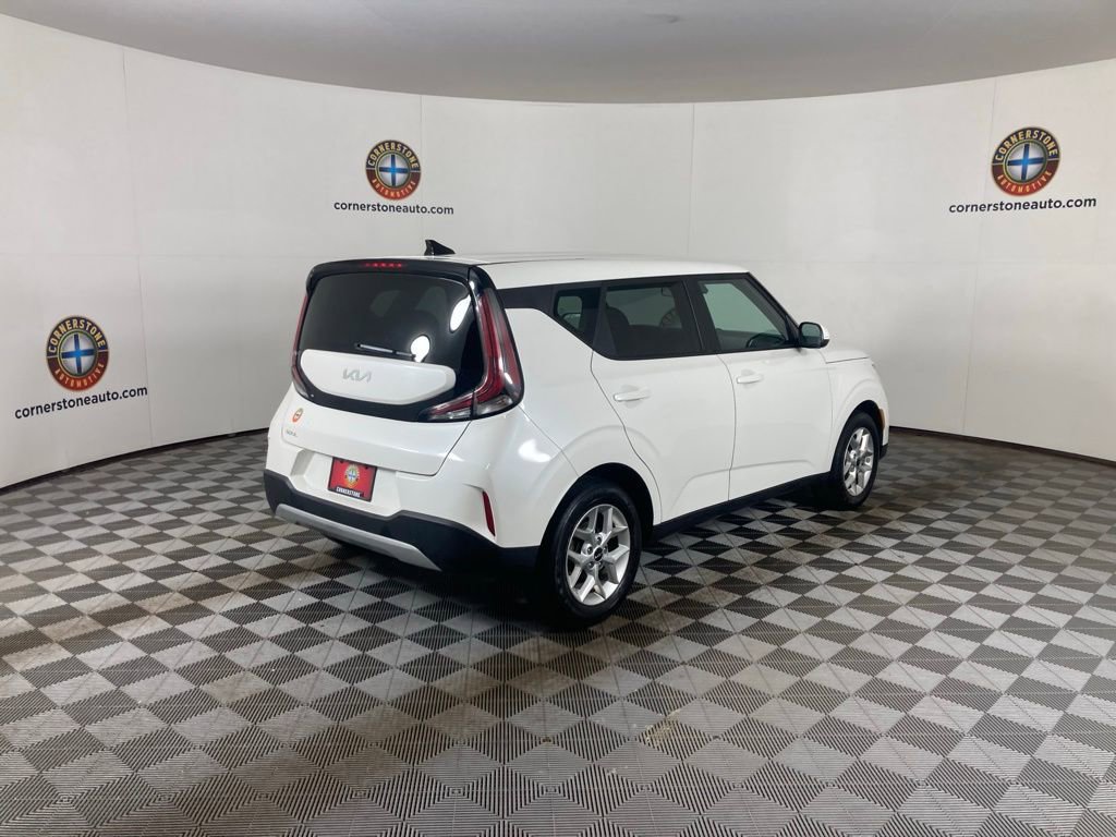 Certified 2025 Kia Soul LX w/ LX Technology Package FWD image 15