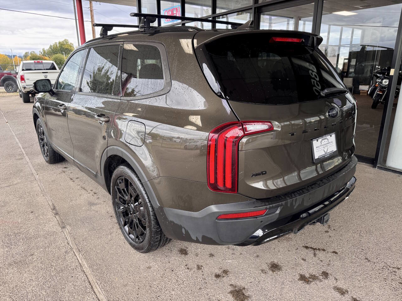 Used 2021 Kia Telluride SX w/ SX Prestige Package image 3