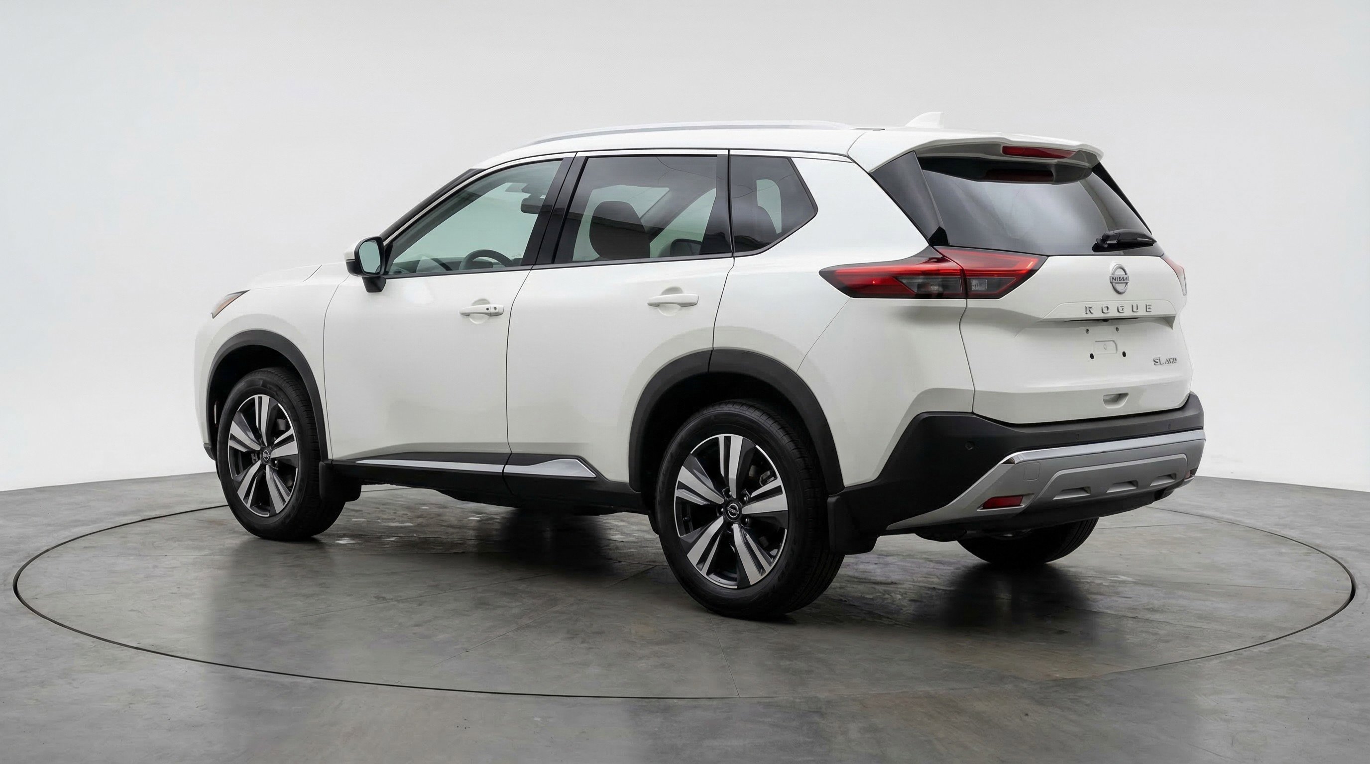 Used 2023 Nissan Rogue SL w/ SL Premium Package image 6