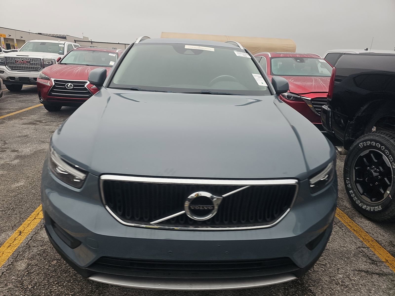 Used 2020 Volvo XC40 T5 Momentum image 2