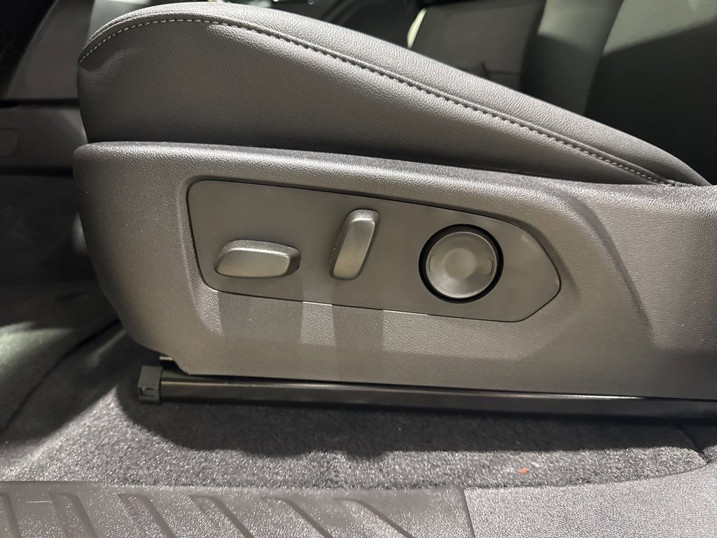 New 2025 Chevrolet Colorado LT w/ LT Convenience Package image 14