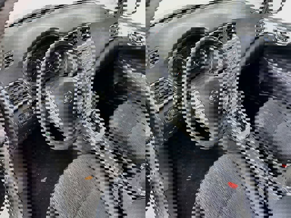 Used 2014 Nissan Sentra SV image 2