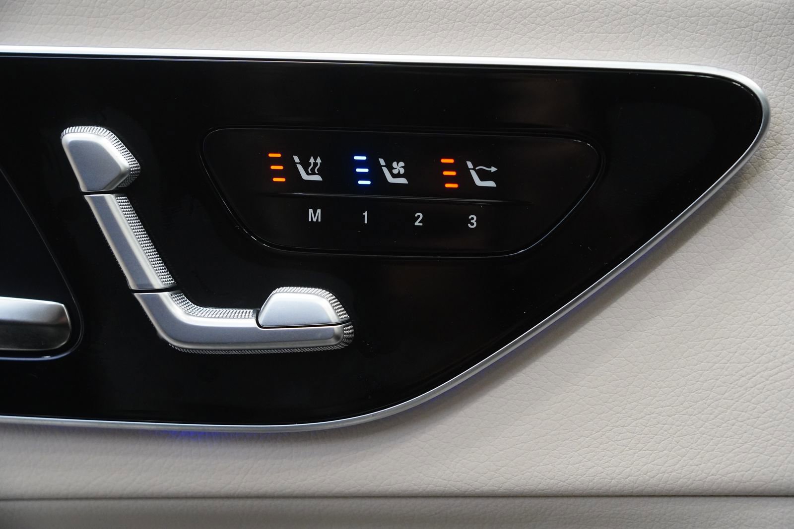 New 2026 Mercedes-Benz CLE 53 AMG 4MATIC Cabriolet image 37