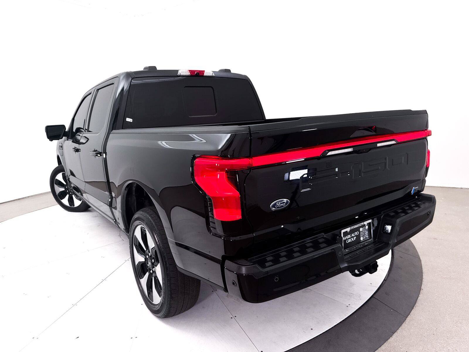 Used 2023 Ford F150 Lightning Platinum AWD/4WD image 10
