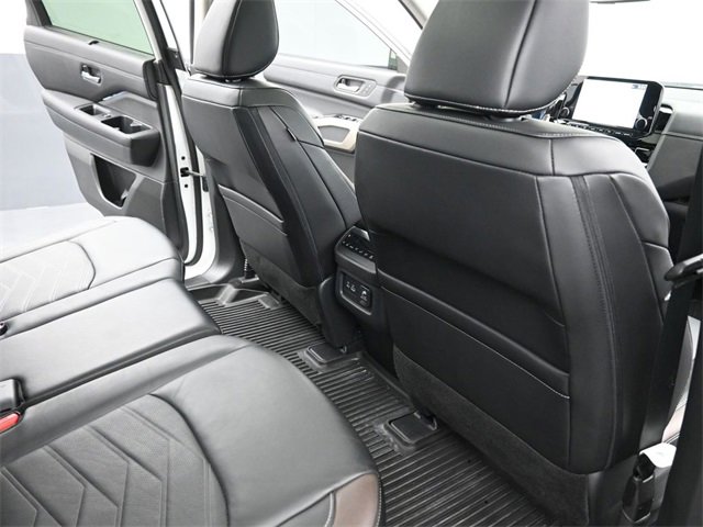 Used 2024 Nissan Pathfinder Platinum w/ Cargo Package image 23