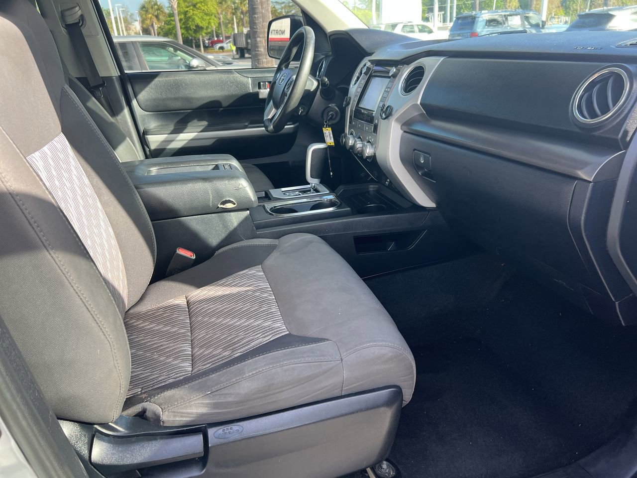 Used 2018 Toyota Tundra SR5 w/ SR5 Upgrade Package AWD/4WD image 34