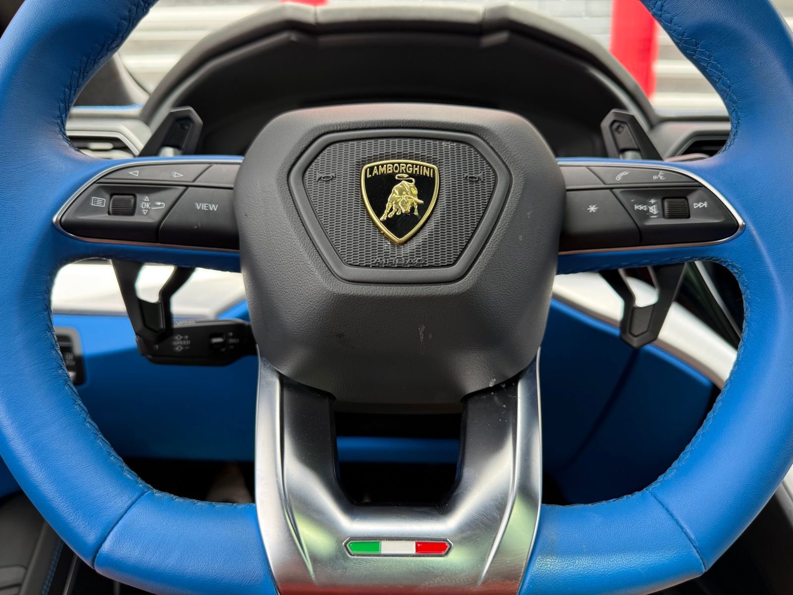 Used 2020 Lamborghini Urus image 37