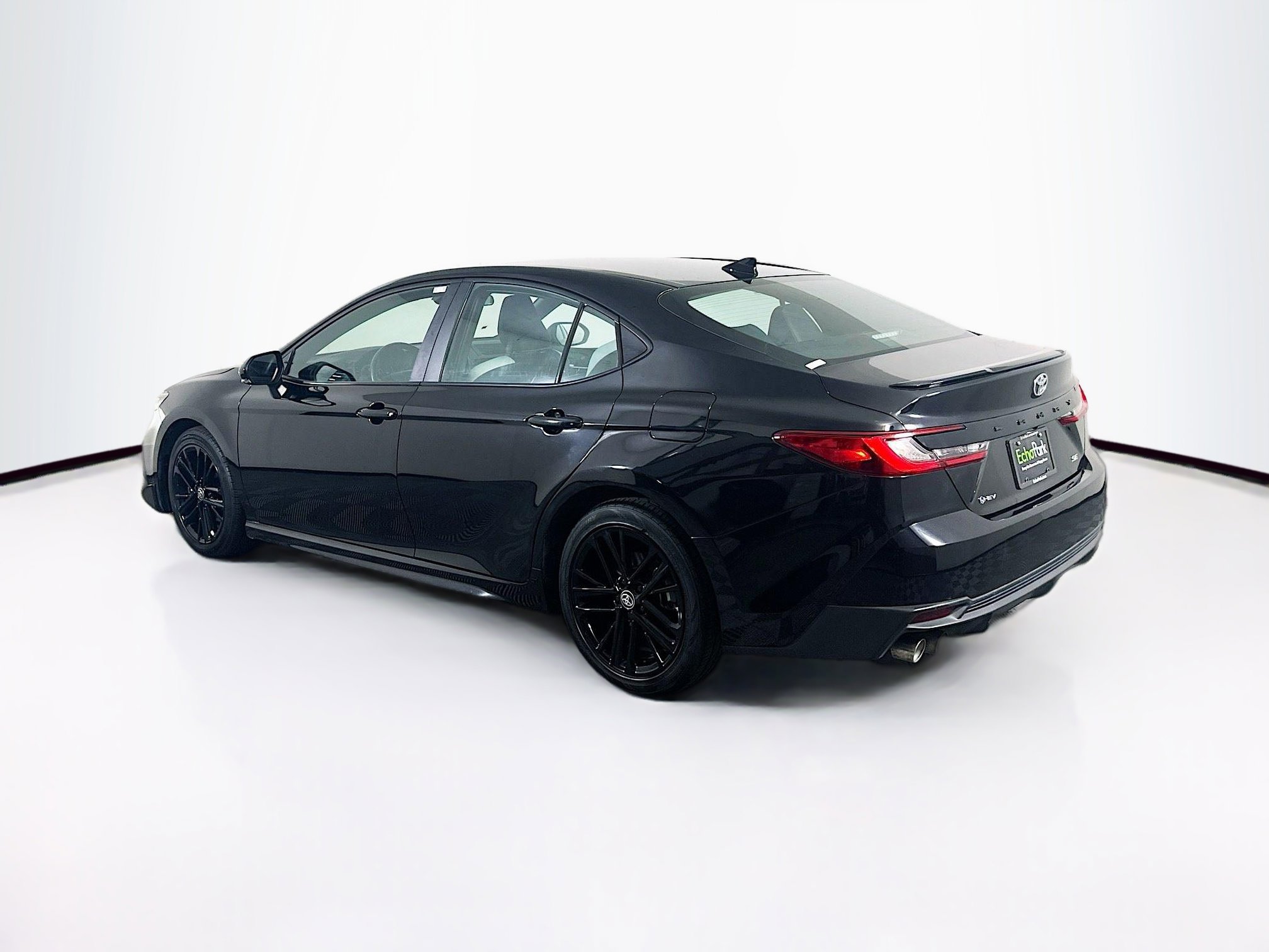 Used 2025 Toyota Camry SE image 5