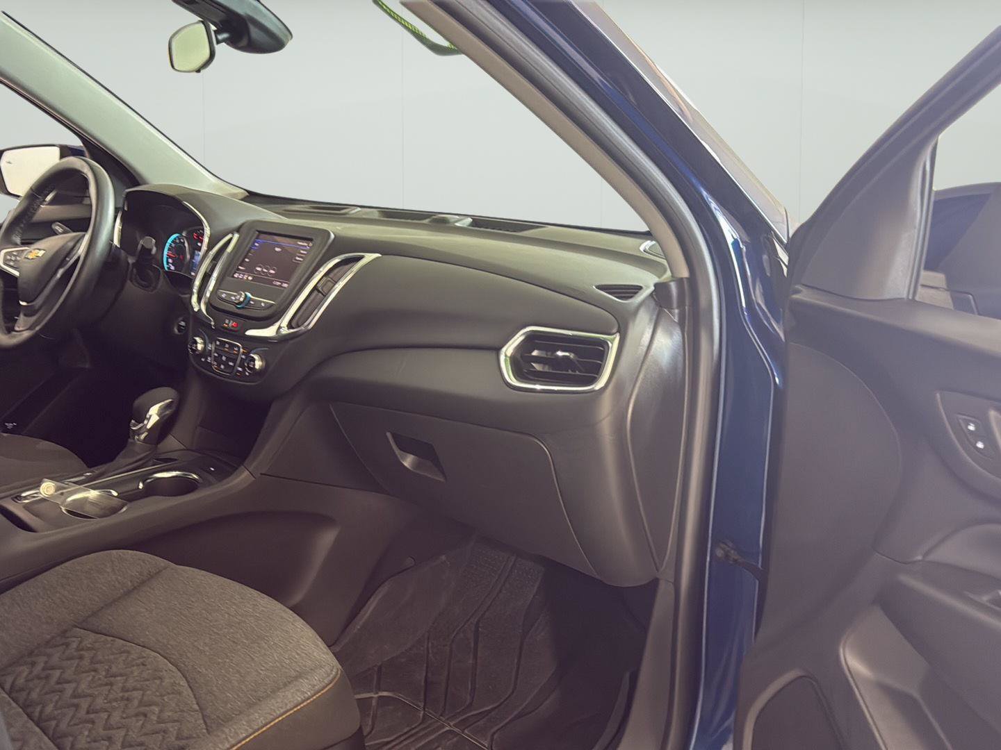 Used 2023 Chevrolet Equinox LT FWD image 15
