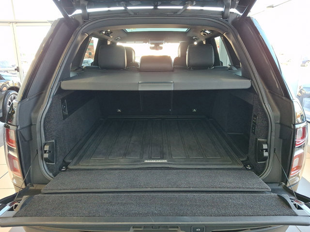 Used 2020 Land Rover Range Rover HSE image 30