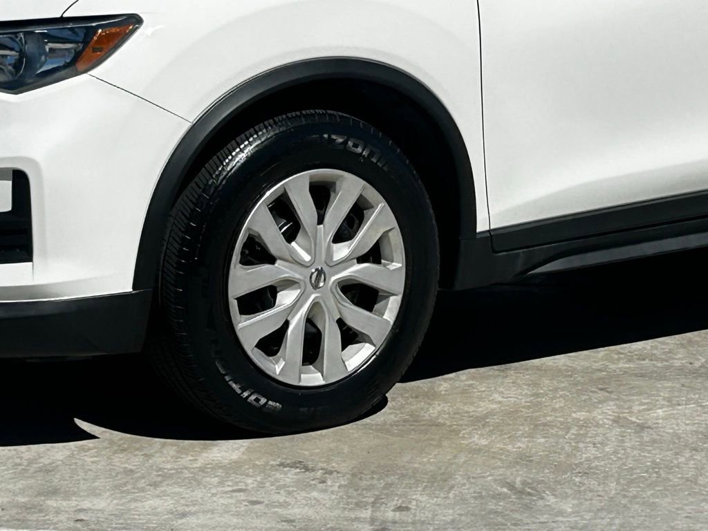 Used 2019 Nissan Rogue S image 4