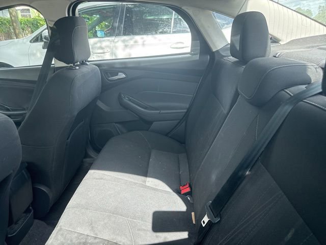 Used 2018 Ford Focus SE w/ SE Appearance Package FWD image 14