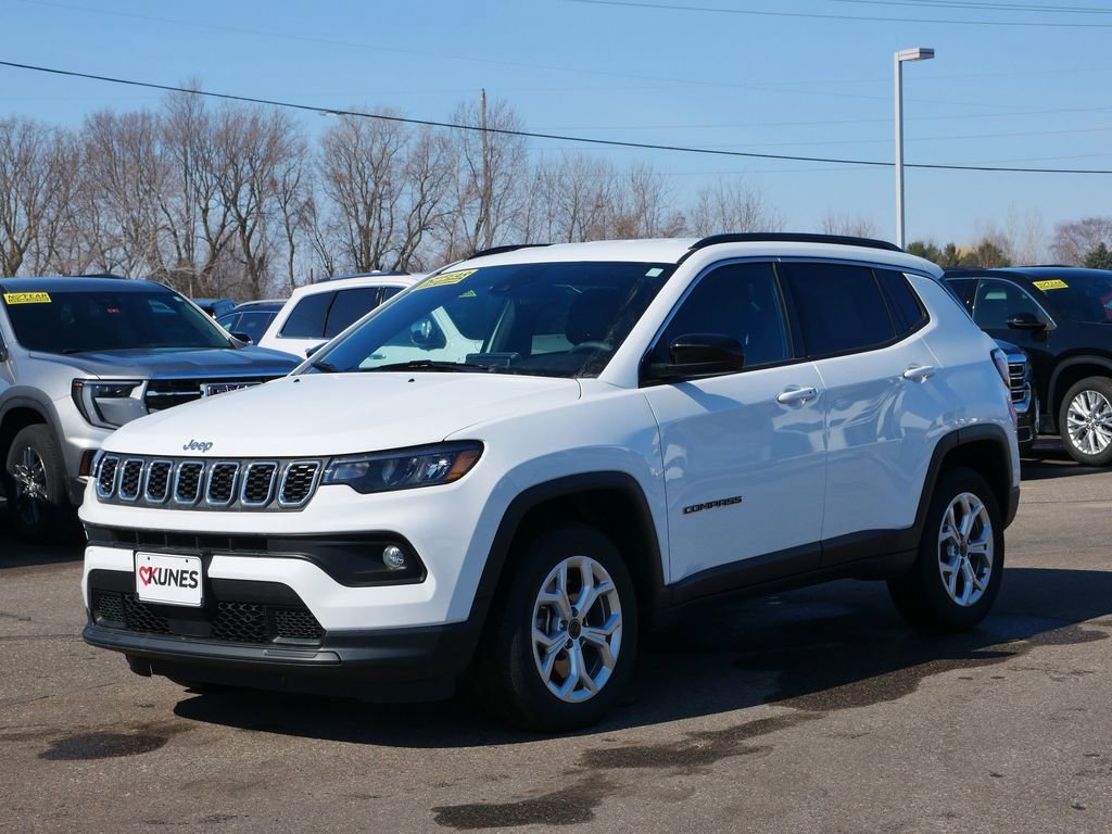Used 2025 Jeep Compass Latitude AWD/4WD image 5