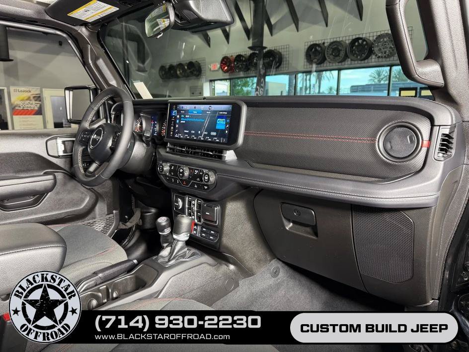 Used 2025 Jeep Wrangler Unlimited Rubicon AWD/4WD image 16