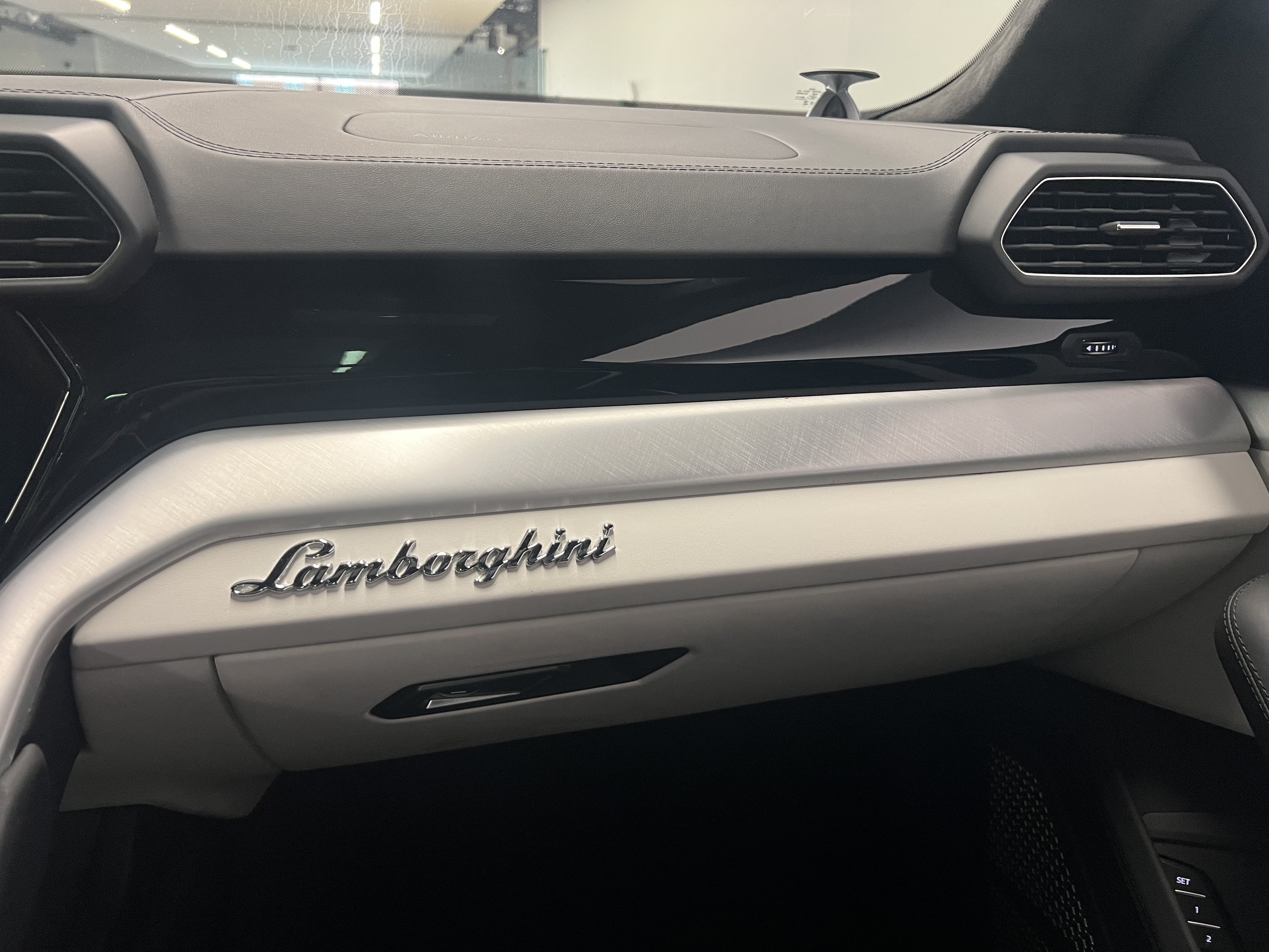 Used 2023 Lamborghini Urus S AWD/4WD image 31