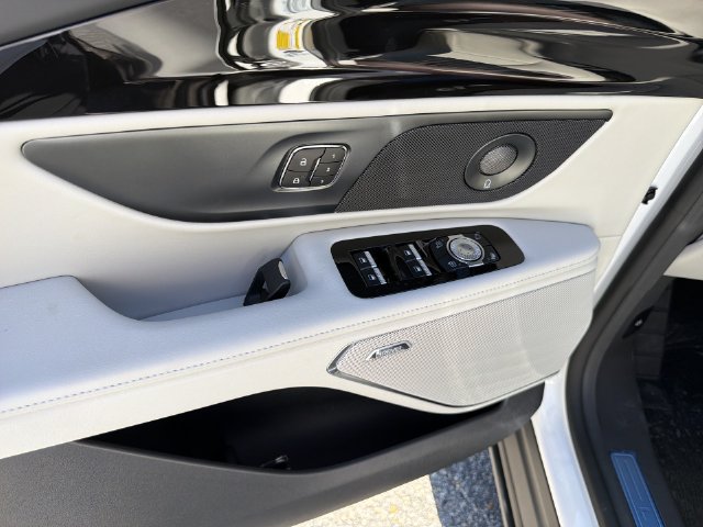 New 2026 Lincoln Nautilus Reserve w/ Jet Appearance Package AWD/4WD image 13