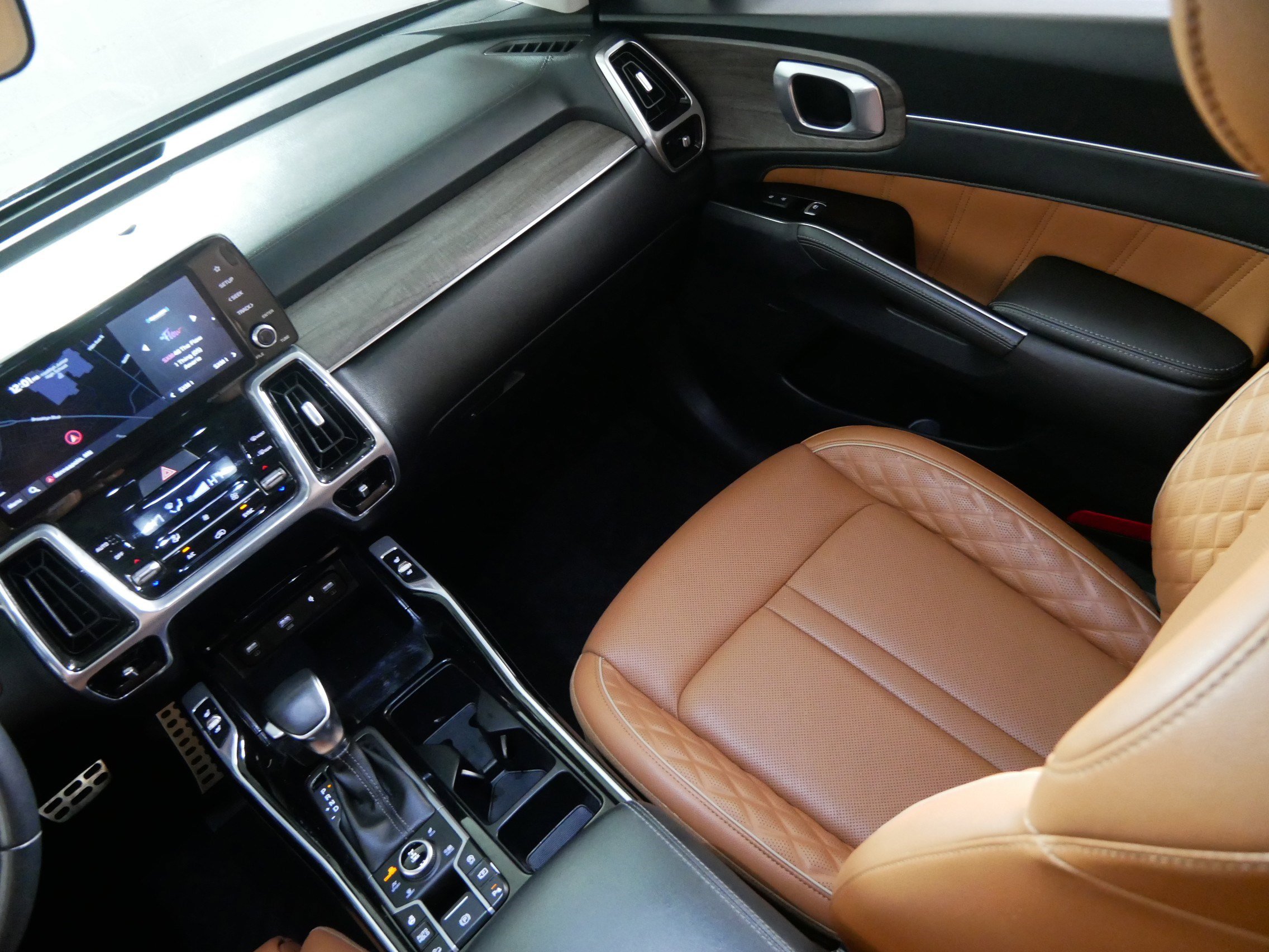 Used 2022 Kia Sorento SX Prestige w/ Rust Color Package image 11