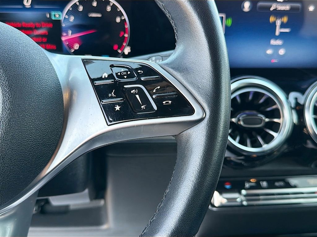 Used 2024 Mercedes-Benz GLB 250 image 35