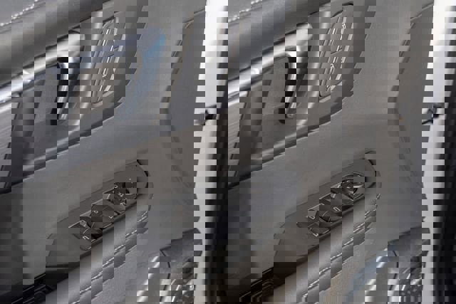 Used 2025 Buick Enclave Preferred AWD/4WD image 17