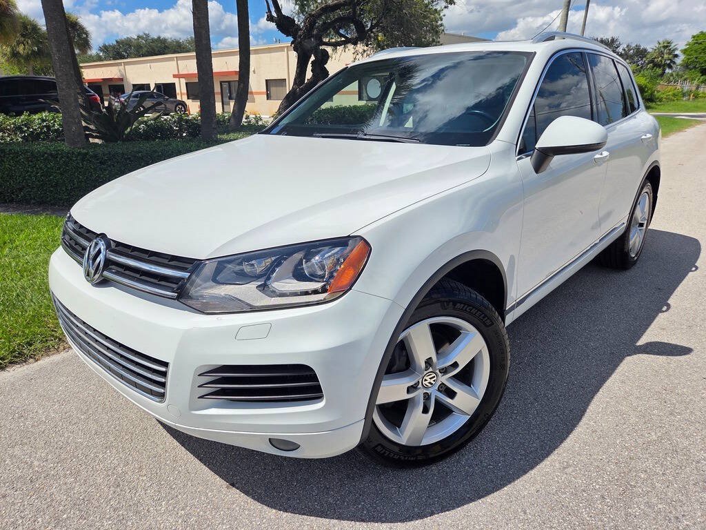 Used 2014 Volkswagen Touareg TDI AWD/4WD image 2