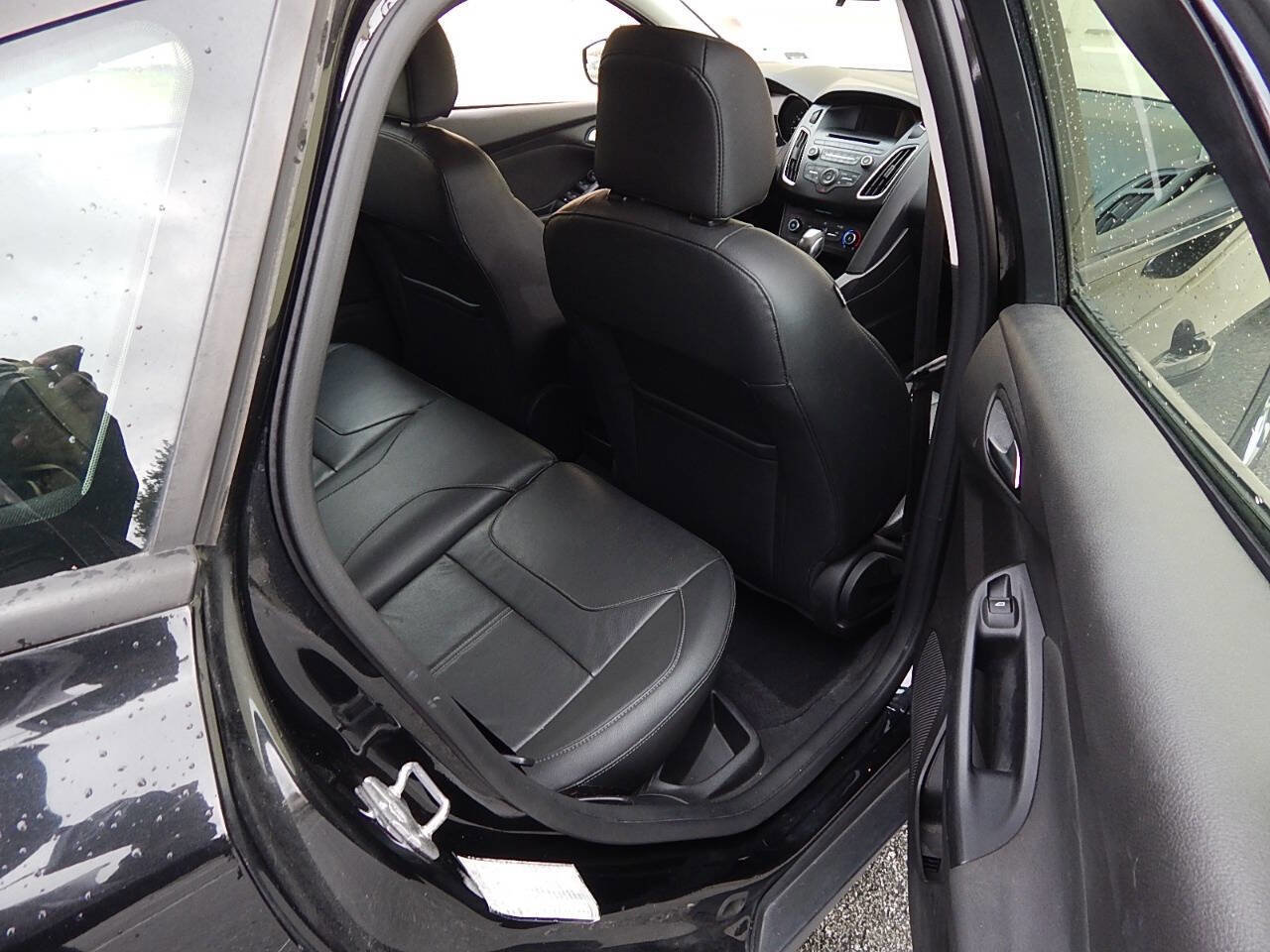 Used 2015 Ford Focus SE w/ Equipment Group 201A image 16